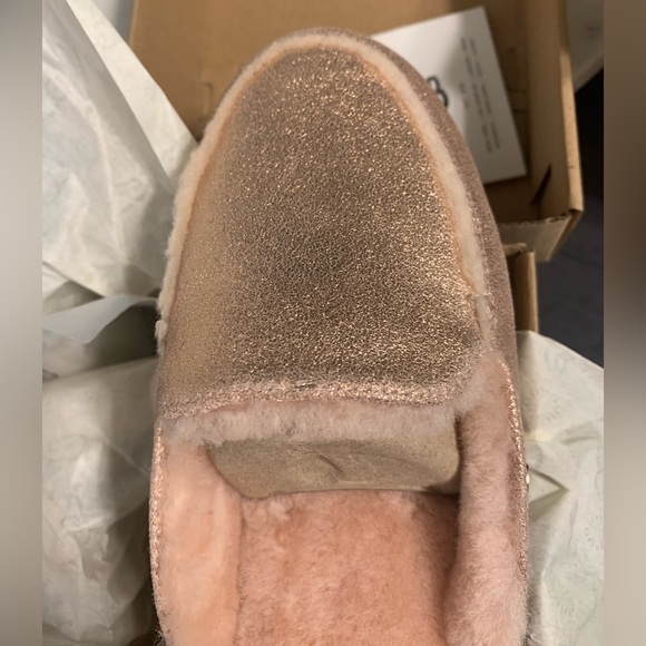 Women Ugg slippers Lane Metallic Rose Gold Size 7 & 8 US New With Box - Picture 6 of 11